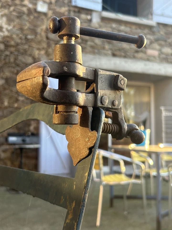 Ancien Petit Étau Avec Fleur De Lys Objet De Métier Très Ancien - Photo 4/4
