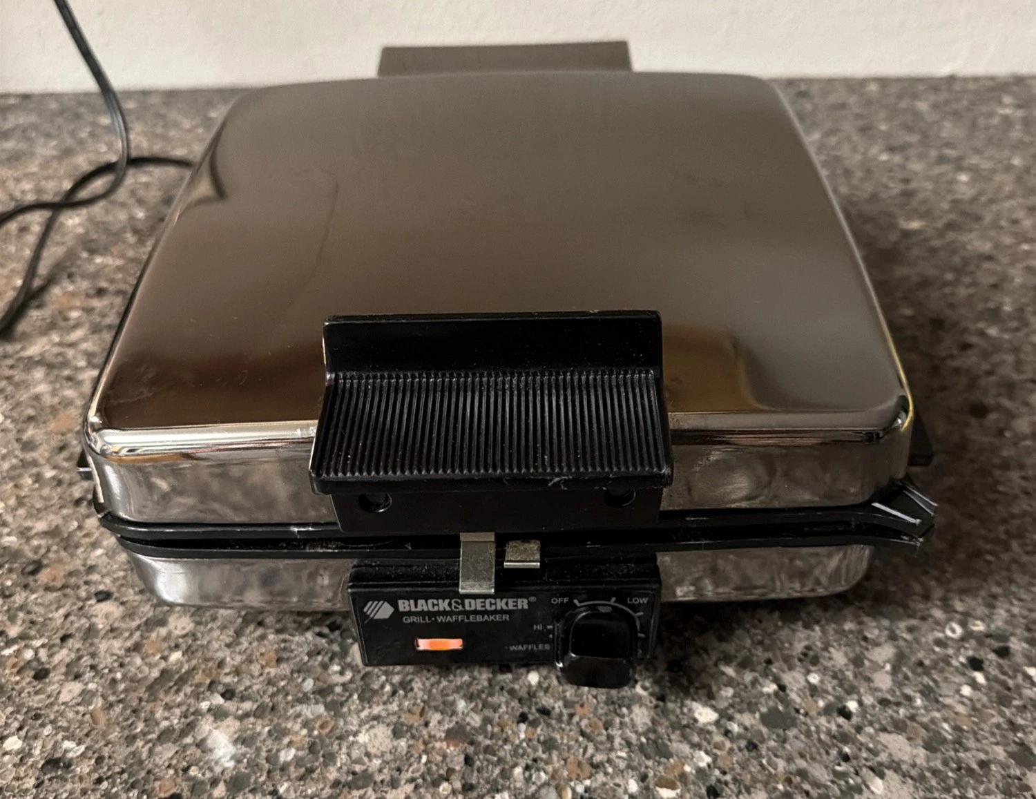 Vintage Black & Decker Waffle Baker Maker Grill G48TD Works Well Clean