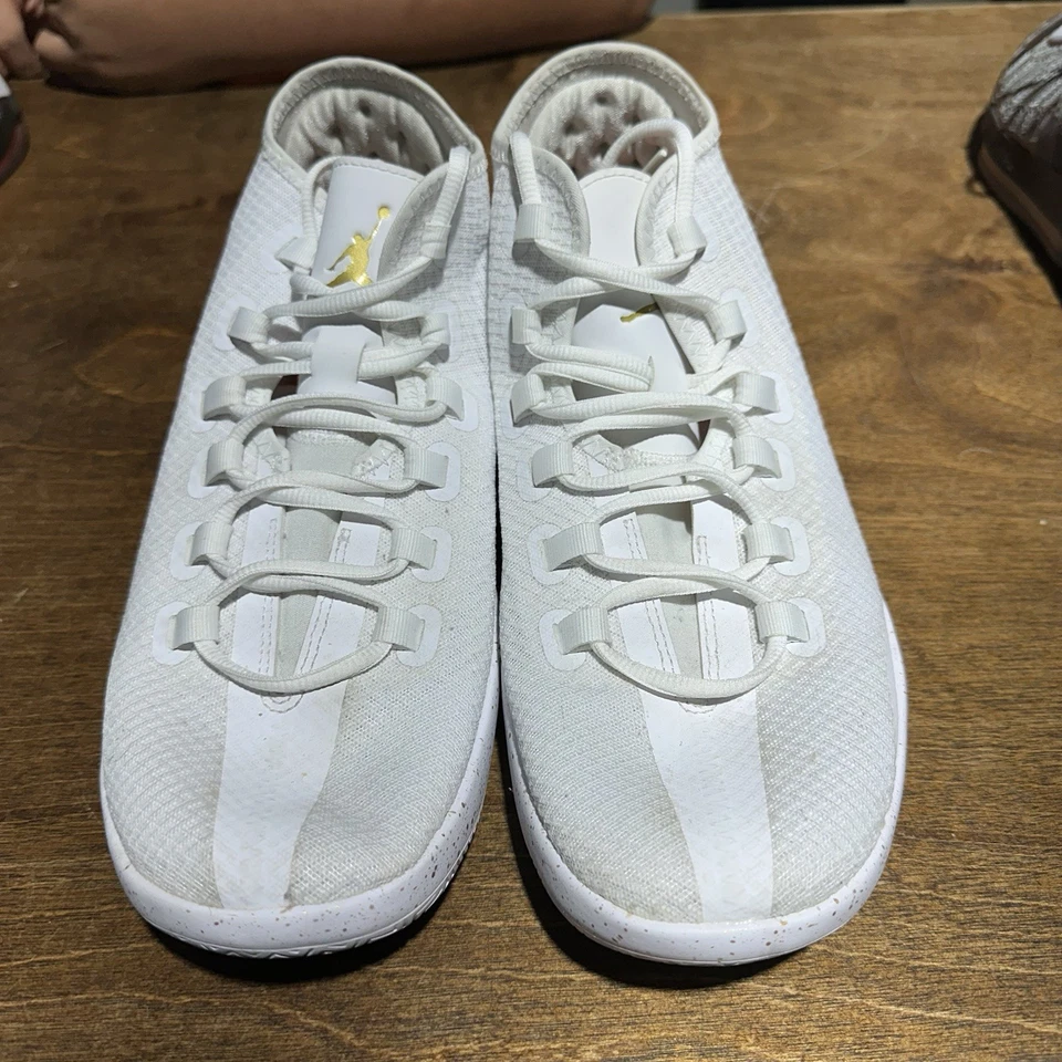 Talla 11 - Moneda de Oro Metálica Jordan Reveal Foto 2 de 4