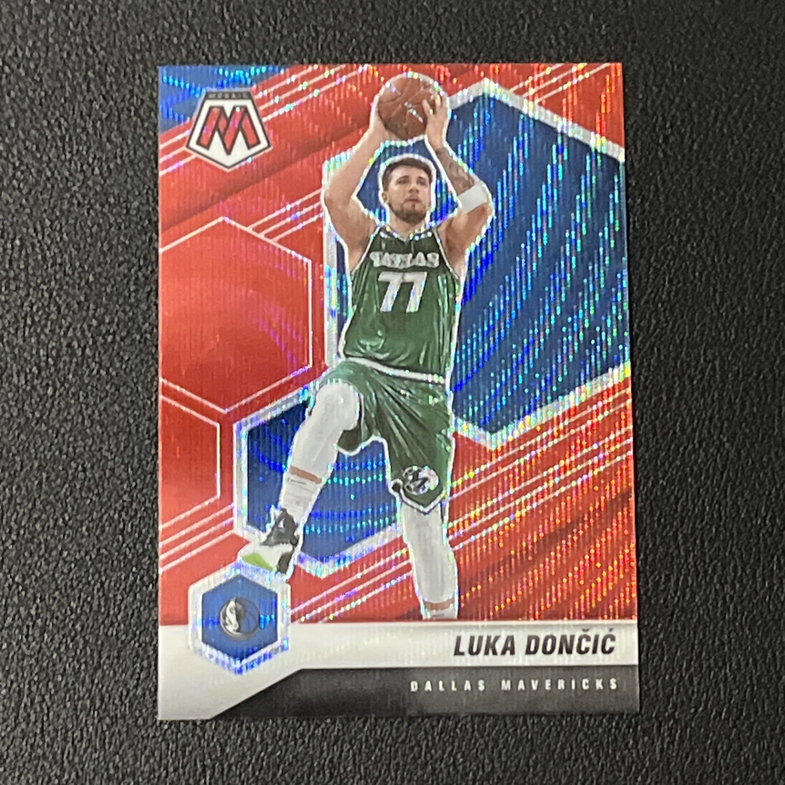 Luka Doncic Red Wave Asia Paralle - 2020-21 Mosaic Basketball #47