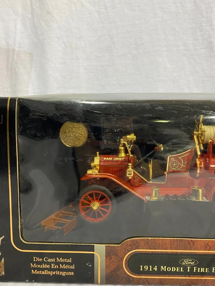 1914 Ford Model T Fire Engine – 1:18 Scale Diecast by Road Signature - Image 3 of 4