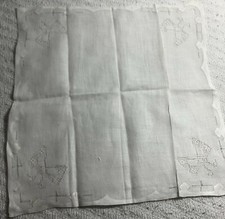 Vintage White Handkerchief Bow Crochet Punch Out Style Detail Ornate Border EUC