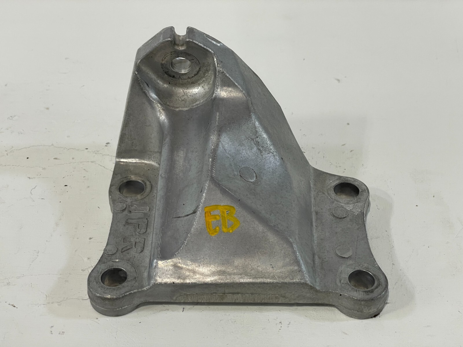 INFINITI G35 EX35 FX35 Q70L RWD FRONT RIGHT ENGINE MOTOR MOUNT BRACKET