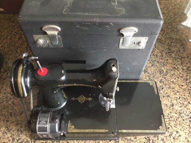 No Reserve Vintage Singer Featherweight Sewing Machine W Accessories Case
