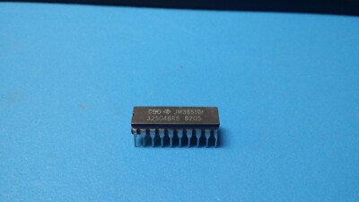 JM38510/32504BRB D Flip-Flop 1-Func Positive Edge Triggered 8-Bit T CDIP20