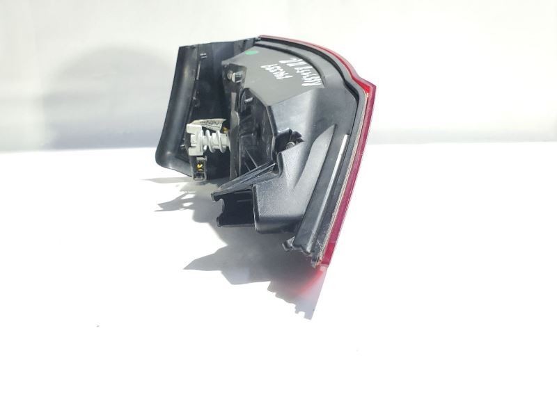 2017 2020 Maserati Levante OEM Right Rear Quarter Mounted Tail Light 