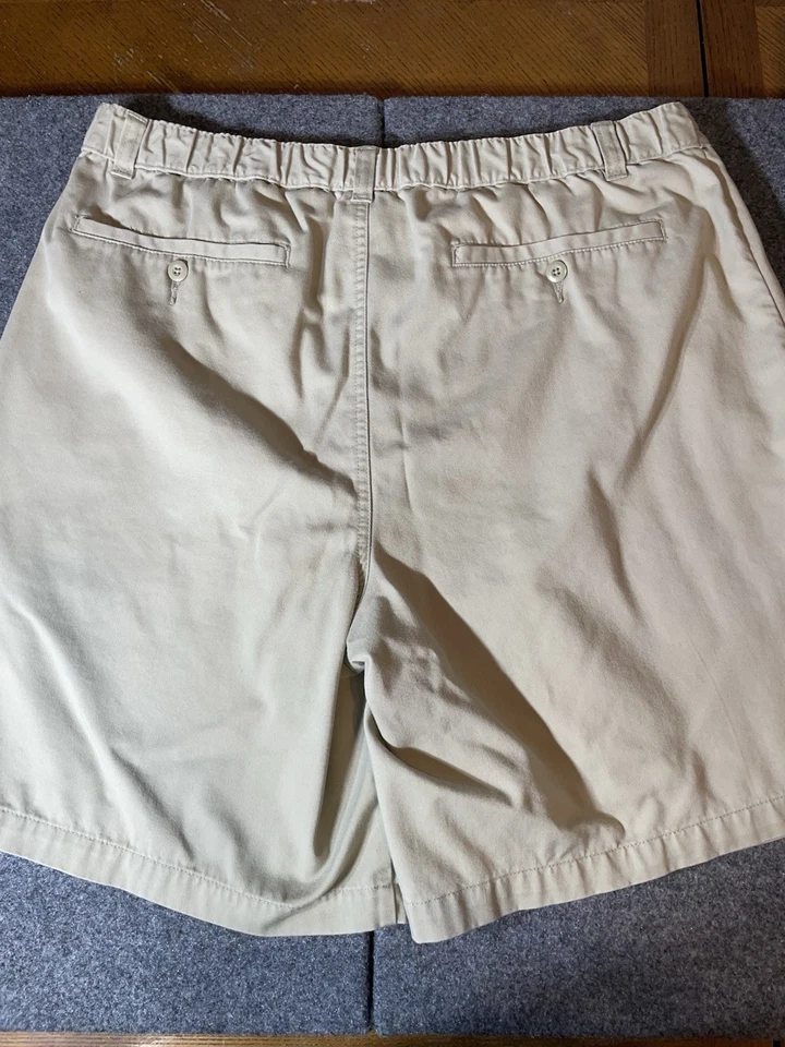 Puritano. Pantalones cortos tostados talla 40 Foto 2 de 4