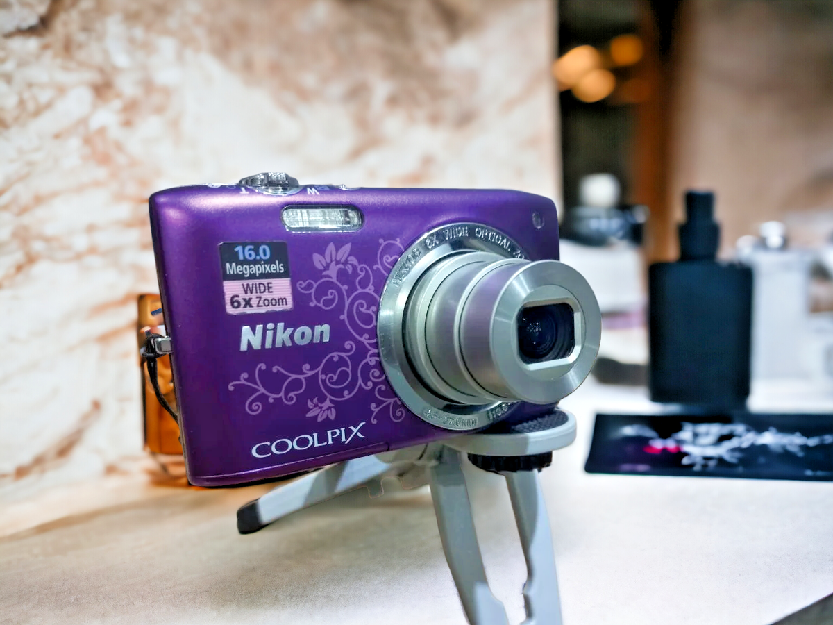 【完動品】Nikon COOLPIX S2700 デジタルカメラ Nikon coolpix S2700 red compact digital camera English