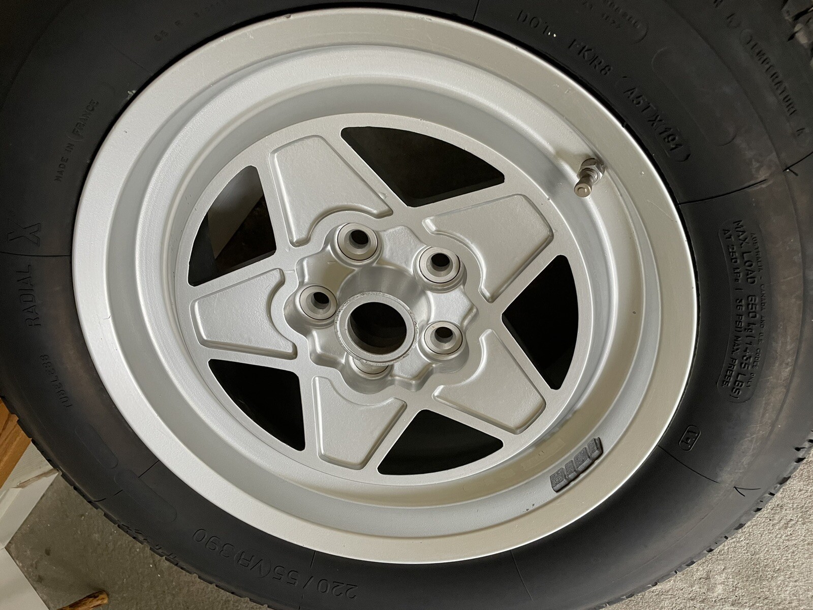 Ferrari 308 GTSi Wheel and Tire Combo 117000 TRX Metric Tire