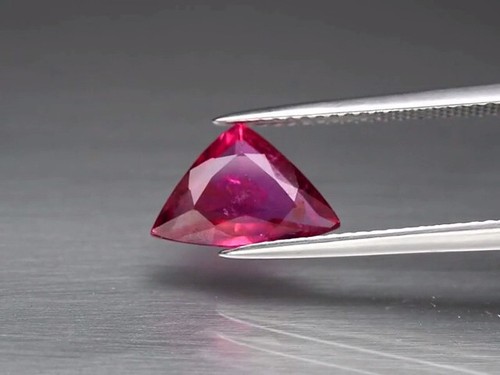 ES 1.26 ct. TOURMALINA NATURAL TRILLION/TRIÁNGUL FACET MOZAMBIQUE PINKISH / ROSA - Imagen 8 de 9