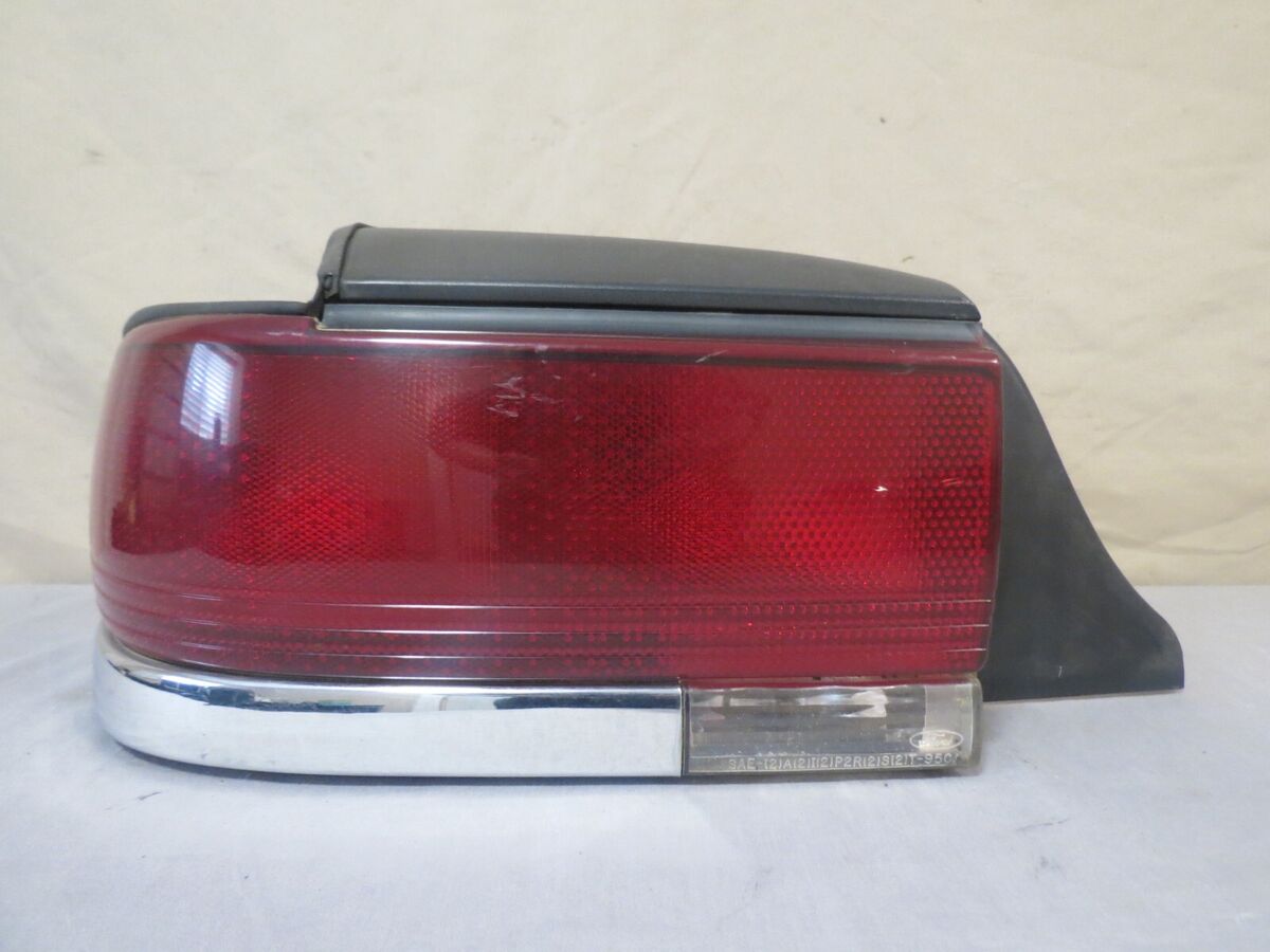 ✓ 95-97 Ford Crown Vic OUTER CORNER QTR MTD Tail Light Lamp ✓ 95-97 Ford Crown Vic OUTER CORNER QTR MTD Tail Light Lamp