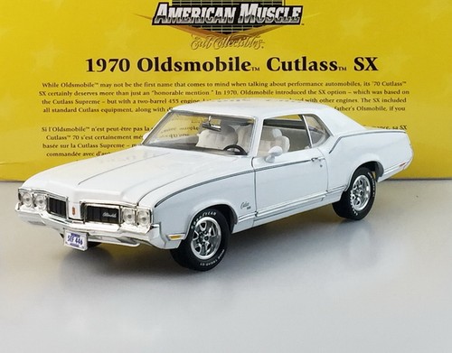 ERTL 1/18 Scale Oldsmobile Cutlass Sx 1970 White Diecast Car Model Toy - Picture 1 of 6