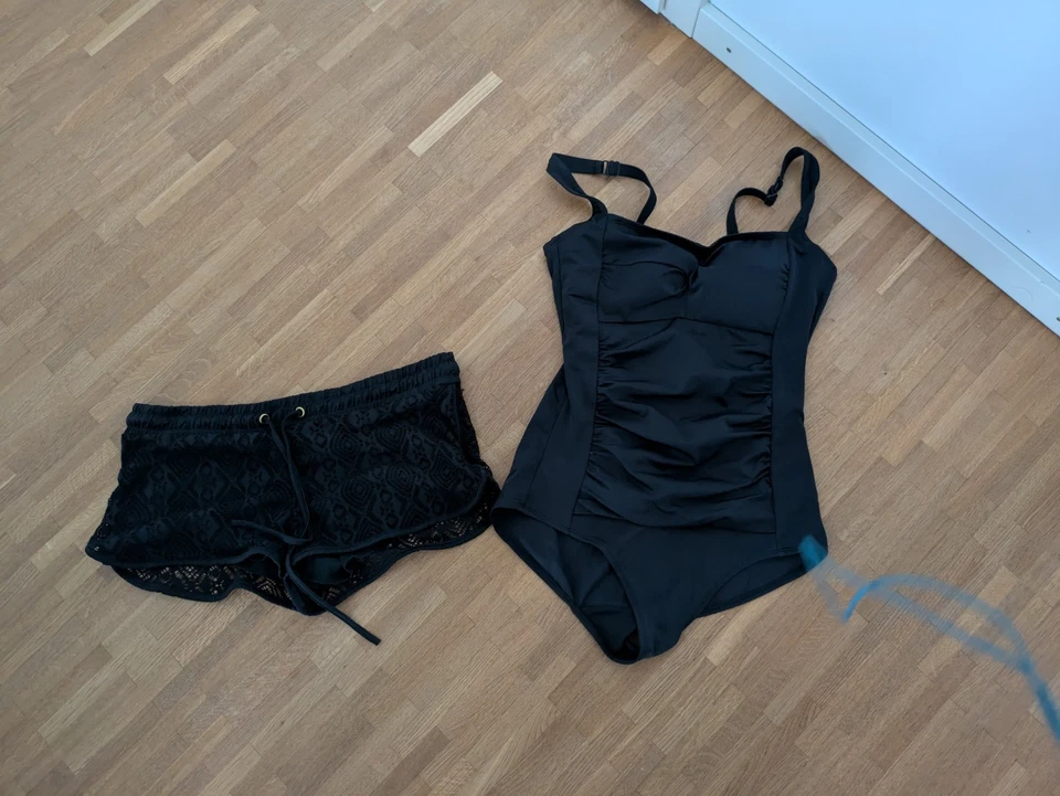 Einteiliger Badeanzug Schwarz + GRATIS Badeshort Schwarz - Größen M LASCANA
