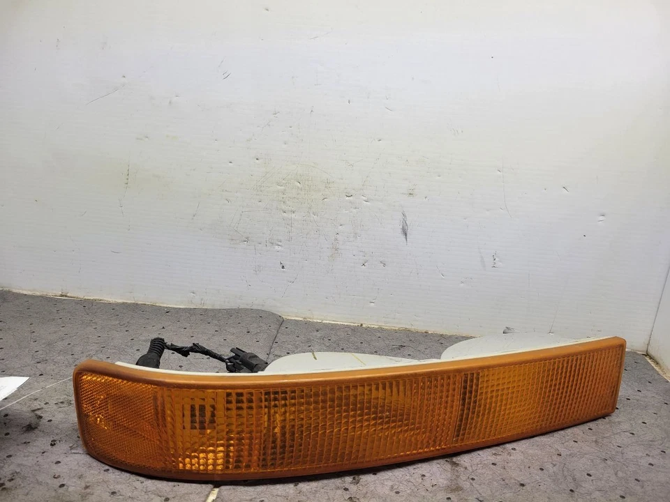 Luz de estacionamiento/esquina para pasajeros debajo de los faros se adapta a furgoneta Express 2500 03-23 1685396 Foto 2 de 4