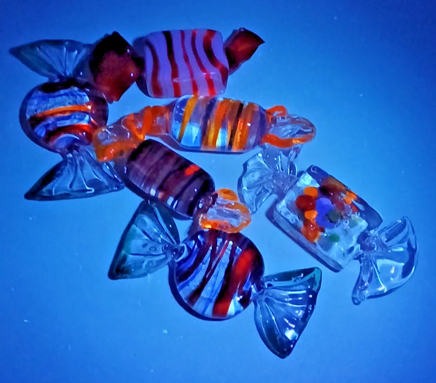 Set of (6) Murano Uranium Art Glass Wrapped Candy Pieces 1960s