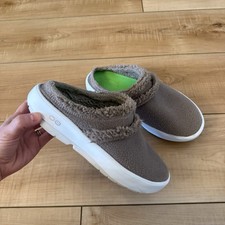 OOFOS Oocoozie Tan Sherpa Recovery Mule Shoes Slippers Womens Size 9 US