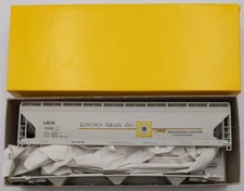 Accurail 1531 HO Lincoln Grain ACF 3-Bay Covered Hopper Kit
