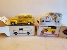 Vintage Posies Die Cast Bank Model 1931 Ford 1950 Panel Truck banks 1:25 49