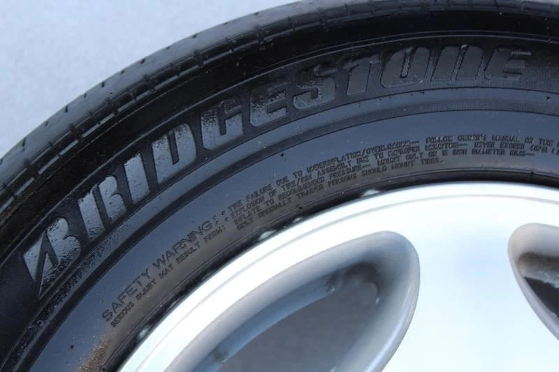 Lexus LS400 1998 rueda de repuesto 225 60 16 llanta cromada neumático Bridgestone banda de rodadura 6/32 Foto 3 de 4