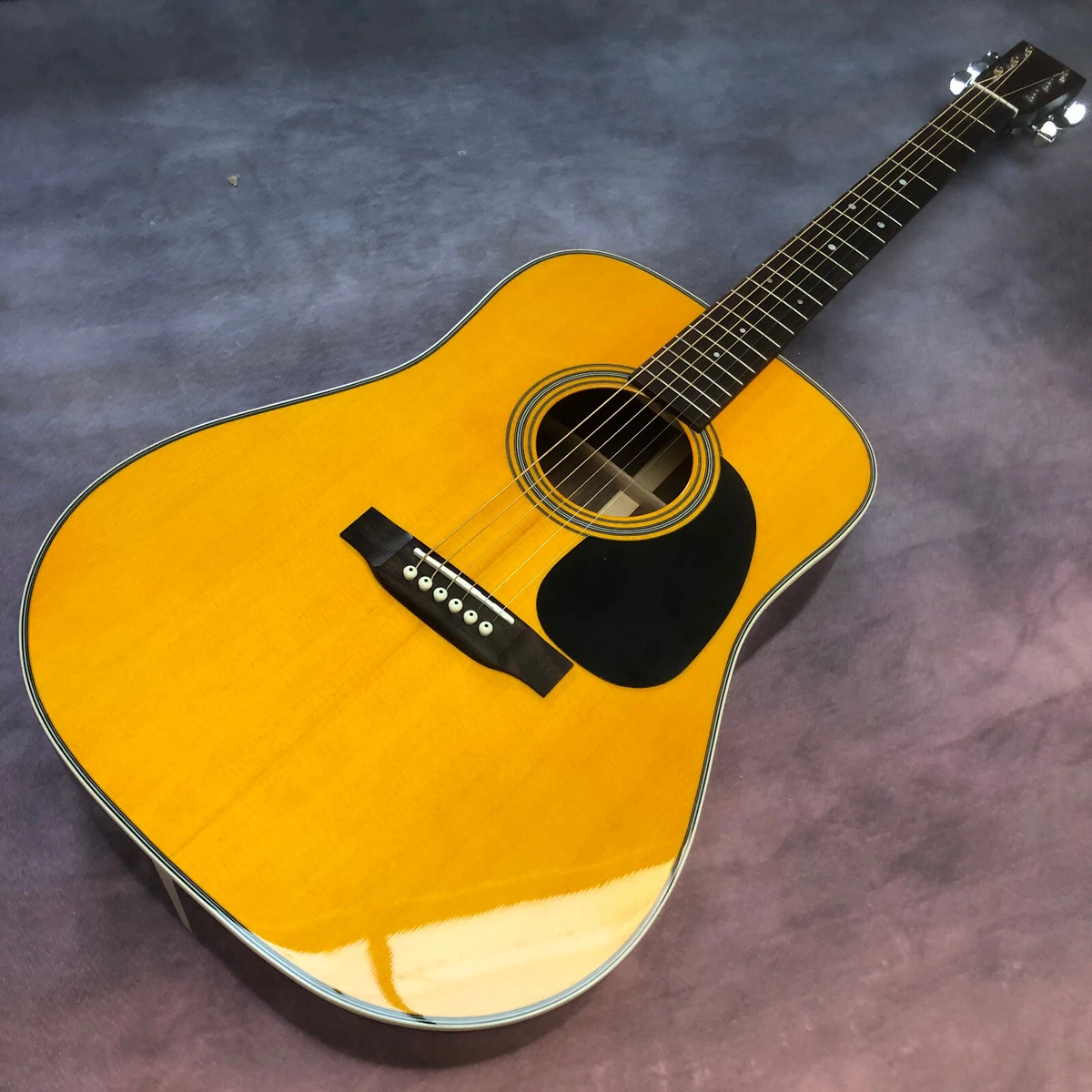 41-inch D28 series solid wood faceted yellow acoustic guitar