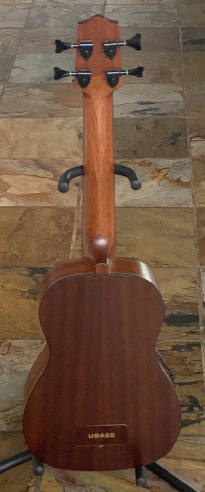 Kala U-Bass SSMHG-FS-Estuche Original-Sintonizador Integrado y Electrónica-Cabezal Rana Foto 3 de 4