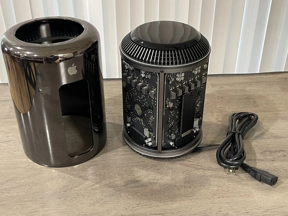 Apple (Late 2013) Mac Pro A1481 3.5GHz 6-Core Xeon E5 16GB 1.TB SSD BigSur - Image 4 of 4