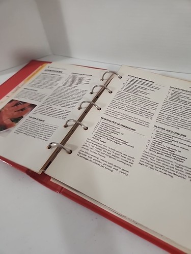 Betty Crocker's Cookbook (5-Ring Binder) Golden Press Third Printing 1987 - Picture 7 of 7