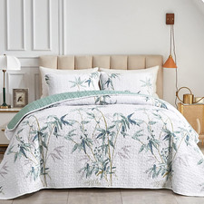 Botanical Quilt Set 3 Pieces Full/Queen Size, Green Leaves Printed on White Reve
