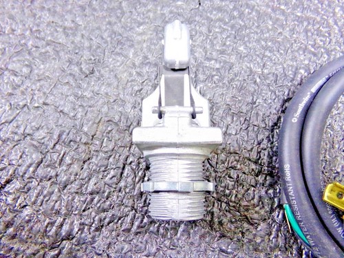 LITHONIA LIGHTING HC3P L5-15P U Hook/Plug/Cord, 120 V (TJ) - Picture 4 of 9
