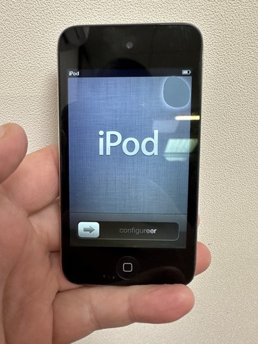 Apple iPod Touch A1367 4th Generation Black 8GB - Spot on Screen - Picture 6 of 11