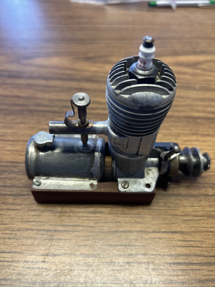 Cleveland Tom Thumb Spark Engine Model Airplane Engine M11 - Image 2 of 4