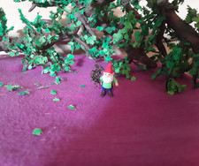 Lutin du jardin  # 135 : miniature maison de poupées diorama vitrine décoration