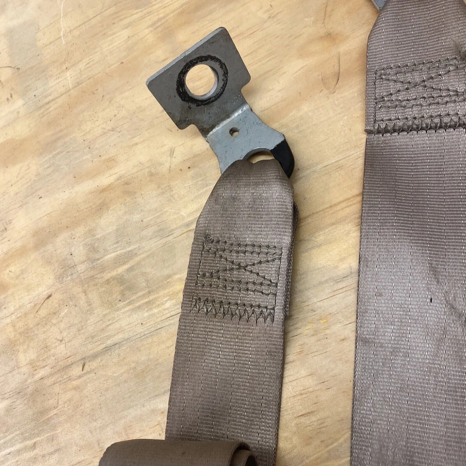 Conjunto de cinturón de seguridad central delantero Lincoln Continental 1998-2002 98 99 00 01 02 Foto 4 de 4