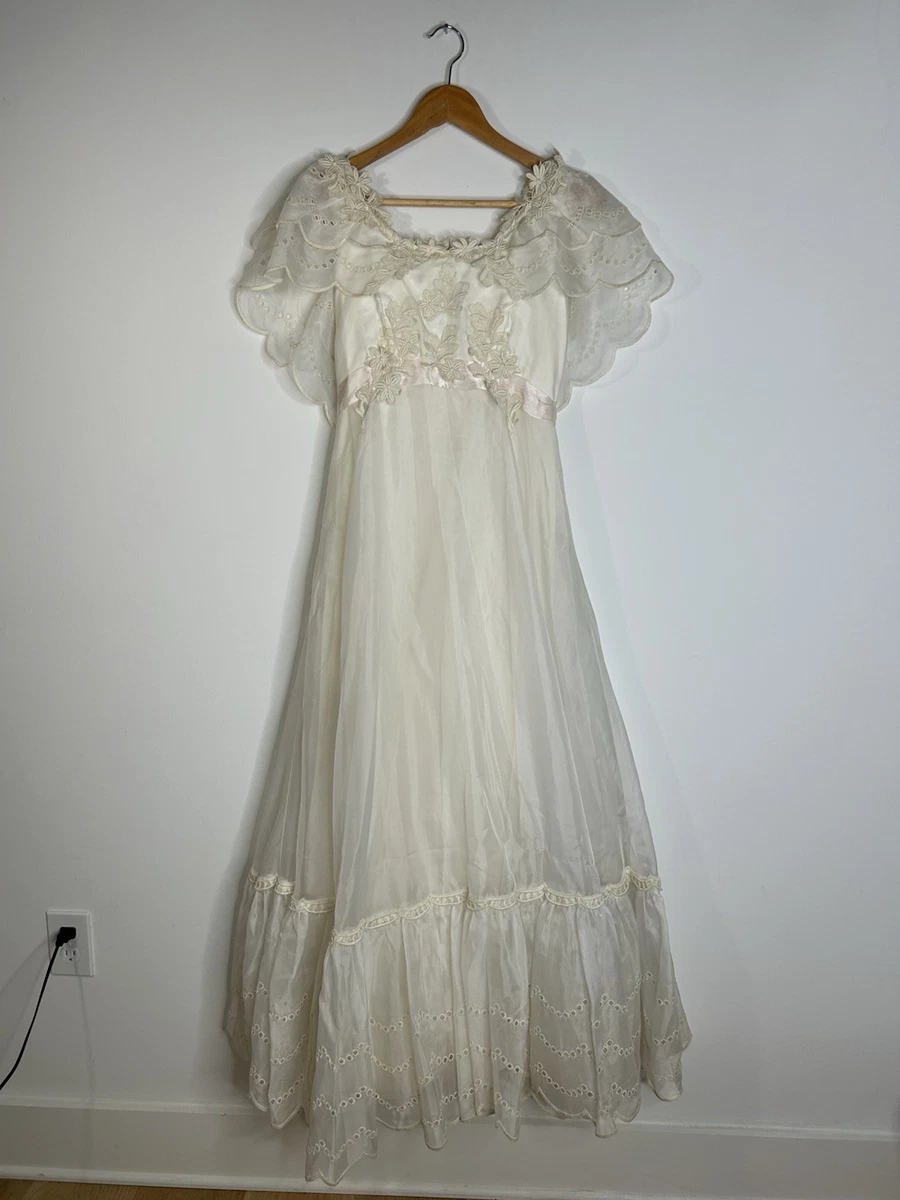 1970s prom dresses Which prom dress to buy from Eaton's 1975 Spring & Summer Catalog?