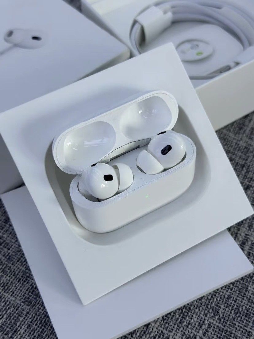Apple AirPods Pro 2nd Generation with MagSafe Wireless Charging
