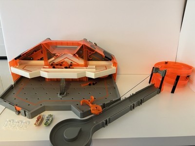 Hexbug Nano  Hive Habitat Storage Case PLUS Hexbug Zipline Starter Set & 2 Bugs