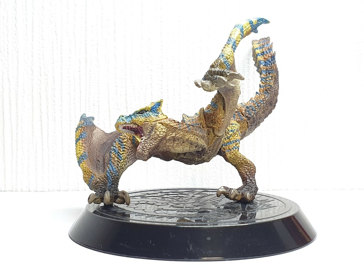 CAPCOM TIGREX フィギュア Monster Hunter Amazon.com: Capcom CFB Creators Model Tigrex Action Figure
