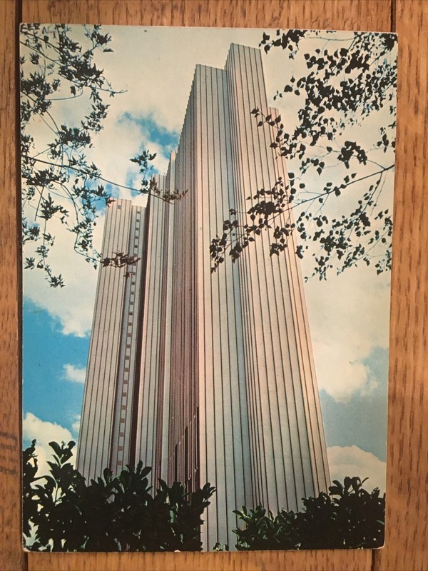 Unposted Paris-Sheraton Hotel Postcard Paris France vintage post card 1977