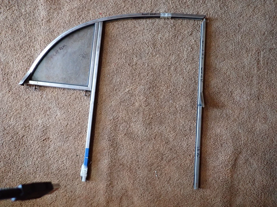 Morris Minor 1959 sedán de 4 puertas cuarto trasero ventana Foto 3 de 4