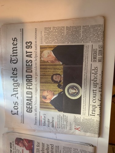 LOS ANGELES TIMES & DAILY NEWS DEC. 27 2006 NEWSPAPERS GERALD FORD DIES - Picture 8 of 10