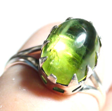 LOVLY 8.25 ct NATURAL GREEN PERIDOT RING 925 STERLING SILVER. SIZE 10.0