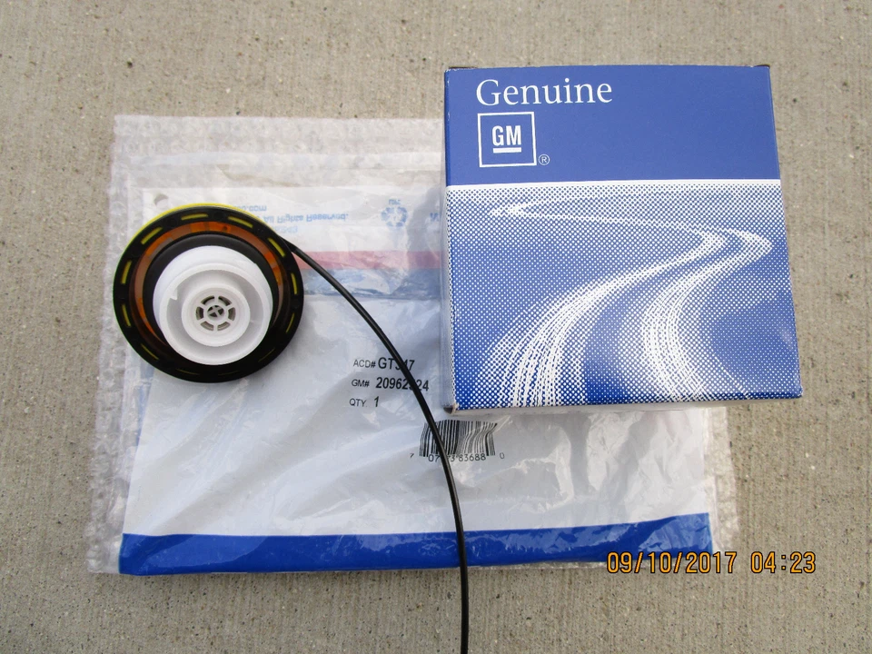 12-14 CADILLAC ESCALADE FLEX FUEL GAS TANK FILLER CAP WITH TETHER OEM NEW GT347 - Image 2 of 3