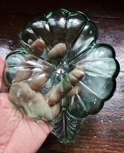 Vintage Spruce Green MCM Jeanette Glass Hibiscus Flower Divided Candy Dish - Picture 3 of 4