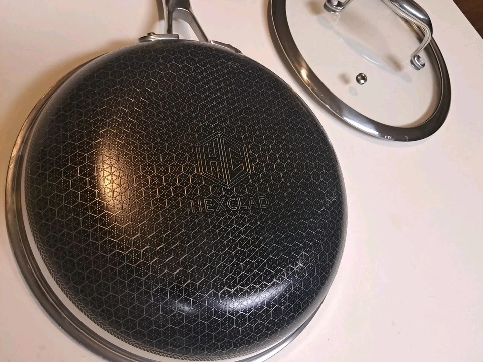 HexClad Hybrid 8 in Nonstick Fry Frying Pan, With Original Lid Used - Image 3 of 4