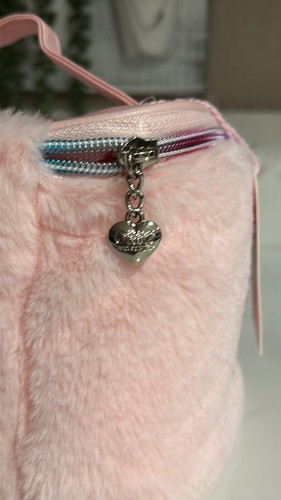 Miss Gwen's Rosa Imitación Piel Hebilla Glam Bolso Tren Estuche - Accesorios OMG - Imagen 4 de 5