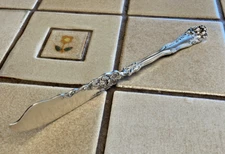 WM ROGERS 1904 BERWICK DIANA SILVERPLATE TWISTED BUTTER SPREADER 7-3/4" KNIFE