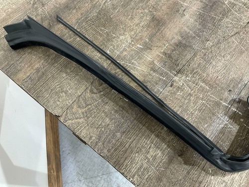 Junta de sello superior parabrisas Ferraria 360 Modena Spider OEM (65797300) - Imagen 2 de 9