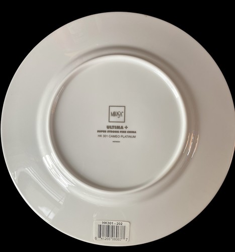Beautiful Set of 4 Mikasa HK301 CAMEO PLATINUM Salad Plates NEW WITH TAGS! - Picture 2 of 4
