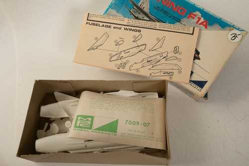 MPC Electric Lightning F1A (J2R) Modellino Aereo (JSF6) 1:72 Kit Plastica - Foto 6 di 9