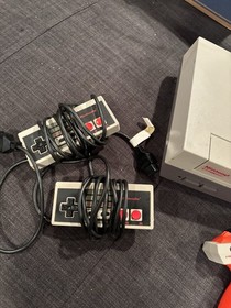 Nintendo NES Bundle w Games 